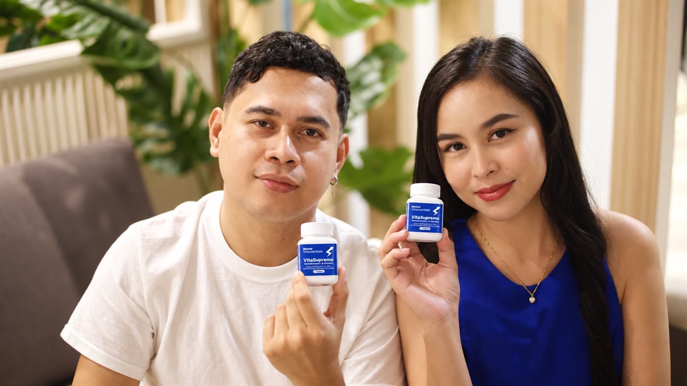 Verified VitaSupremo couple holding bottles